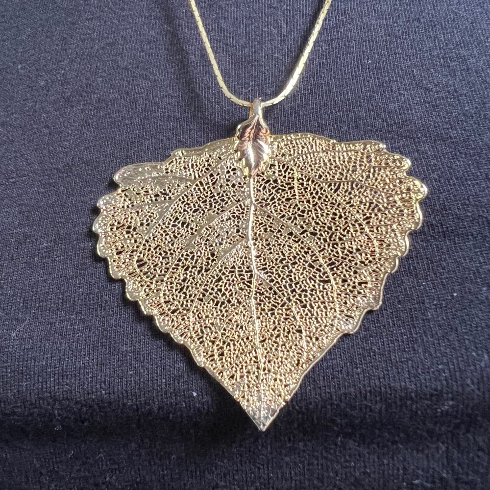 Filigree Real‎ Leaf Pendant Necklace 24" Gold EX